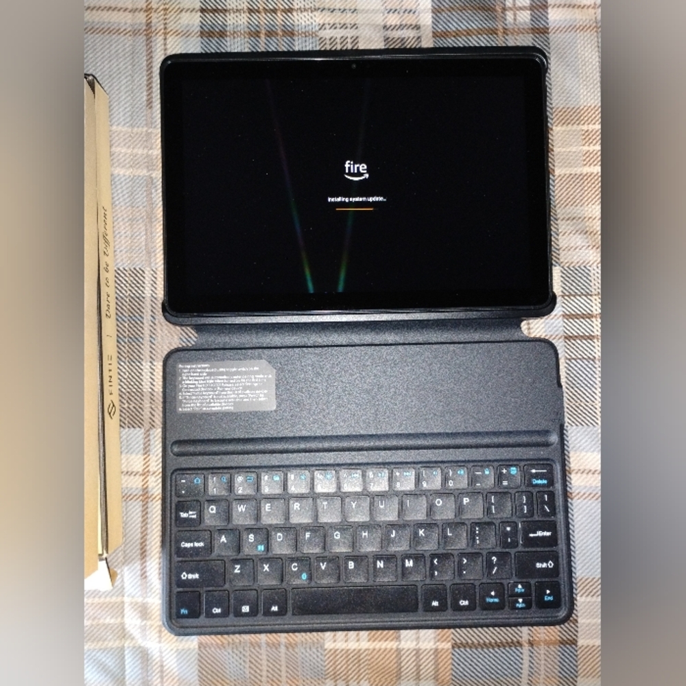 Tablet +Case/Keyboard Bundle - Picture 5 of 6